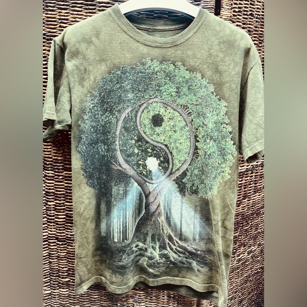 The Mountain, Unisex Medium, Ying and‎ Yang Tree, Hayfork CA, Green Tie Dye